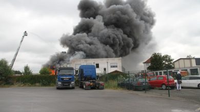 Reifenhandel in Salzkotten steht in Flammen