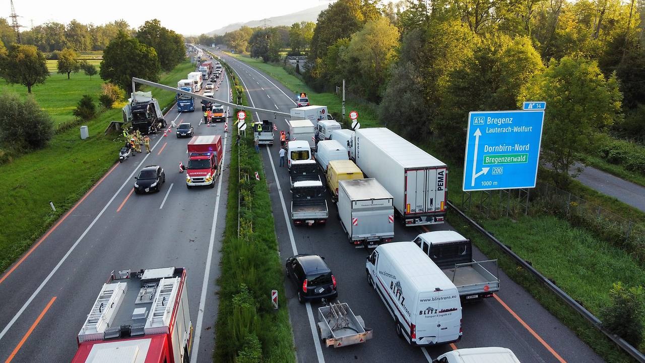 Das Verkehrschaos nach einem LKW-Unfall auf der A14 führt nach Deutschland