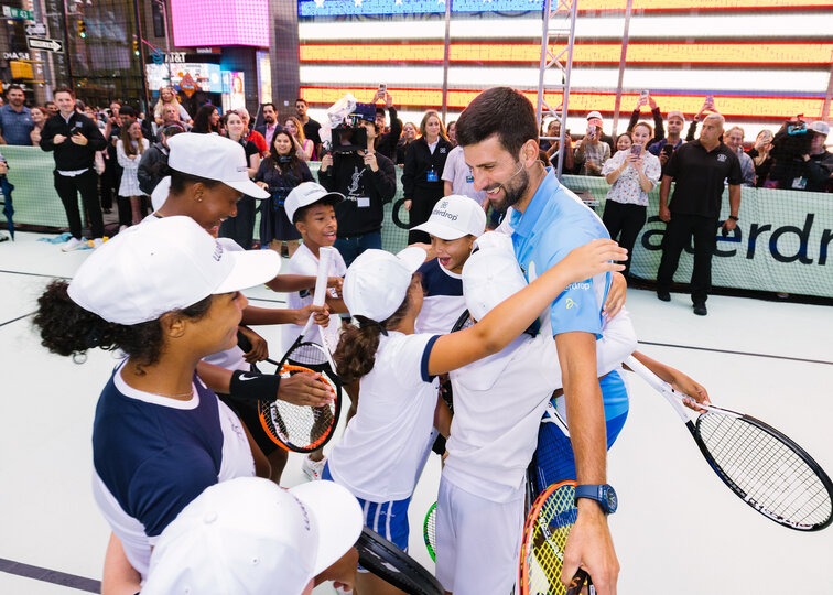 Novak Djokovic und waterdrop setzen auf dem Times Square ein Zeichen für Nachhaltigkeit