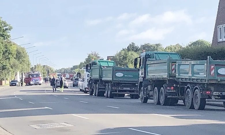 Schwere Kollision in Emden legt Verkehr auf der Auricher Straße lahm