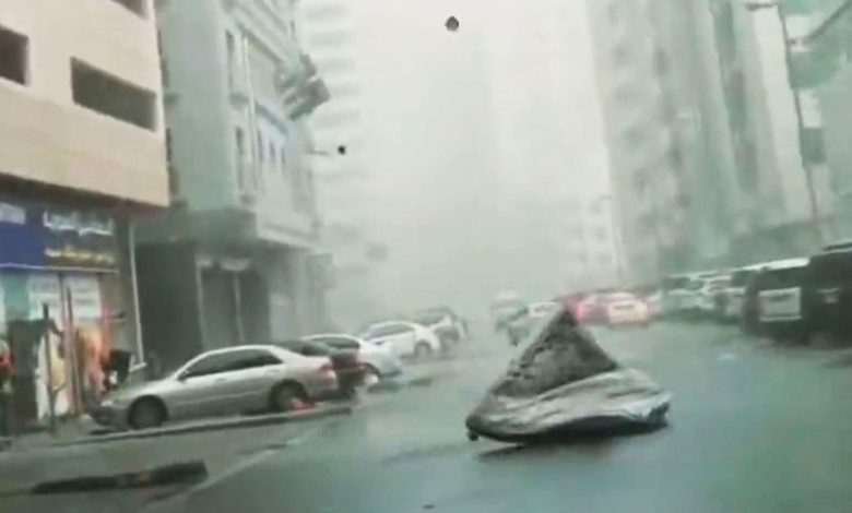 Dubai: Sandsturm und heftiger Regen führen zu chaotischen Zuständen