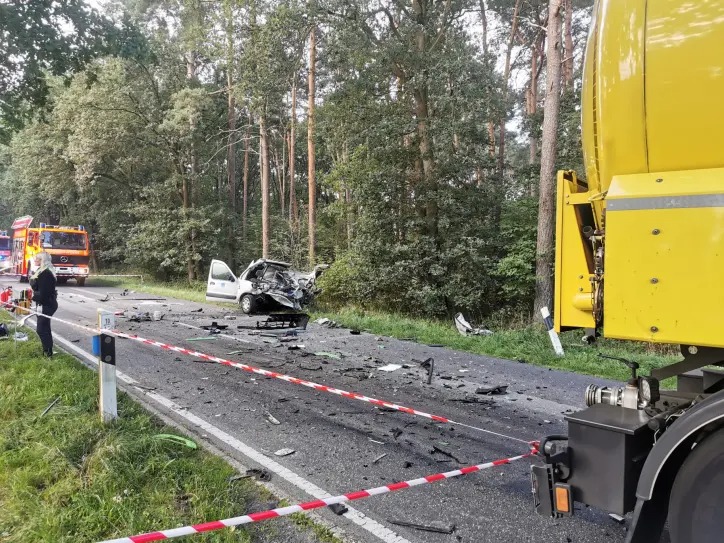 Tödlicher Verkehrsunfall in Haselünne: Autofahrer kollidiert mit Lkw