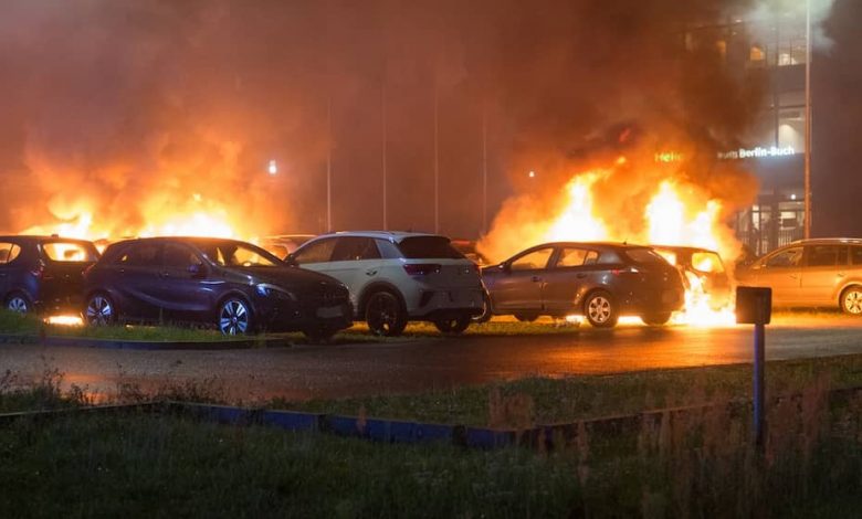 Fahrzeuge verschleißen auf dem Parkplatz vor der Kinderklinik – illegaler  Flächenbrand gedacht – Infocomma Wirtschaft