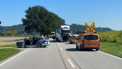 Schwerer Verkehrsunfall auf der B12 bei Simbach am Inn: Autofahrer schwerst verletzt