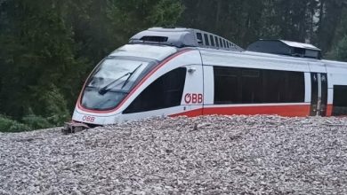 Unwetter in Tirol: Mure trifft Regionalzug und verursacht Verkehrschaos