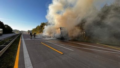 Großbrand auf der A14: Trailerbrand legt Verkehr lahm