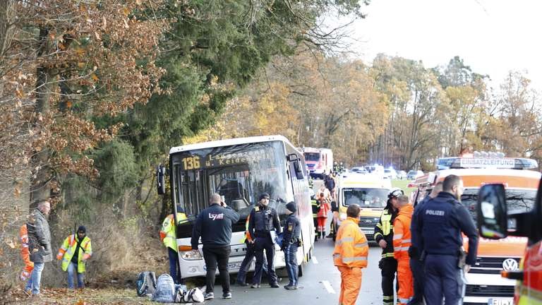 Schulbus-Unfall in Mittelfranken: Zehn Kinder verletzt, Ursache unklar
