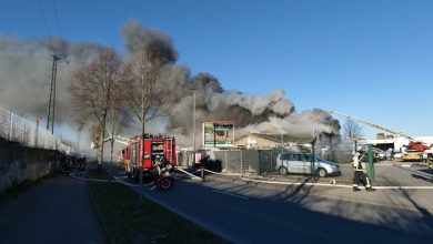 Großbrand in Dortmund: Feuerwehr beendet Löscharbeiten und hebt Warnung auf